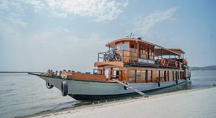 Rudra Singha (One cabin houseboat available for private charter)